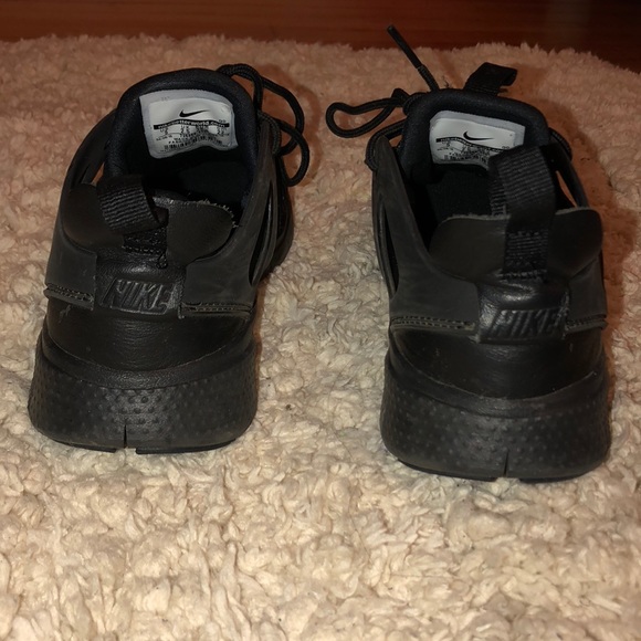 Nike Women’s Free Viritous Sneakers - Picture 3 of 3